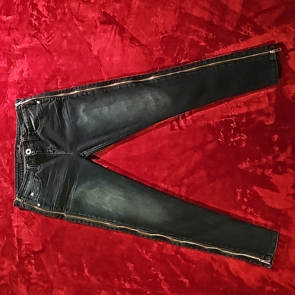 Woman's Guess Jeans,  Size 32 , color blue